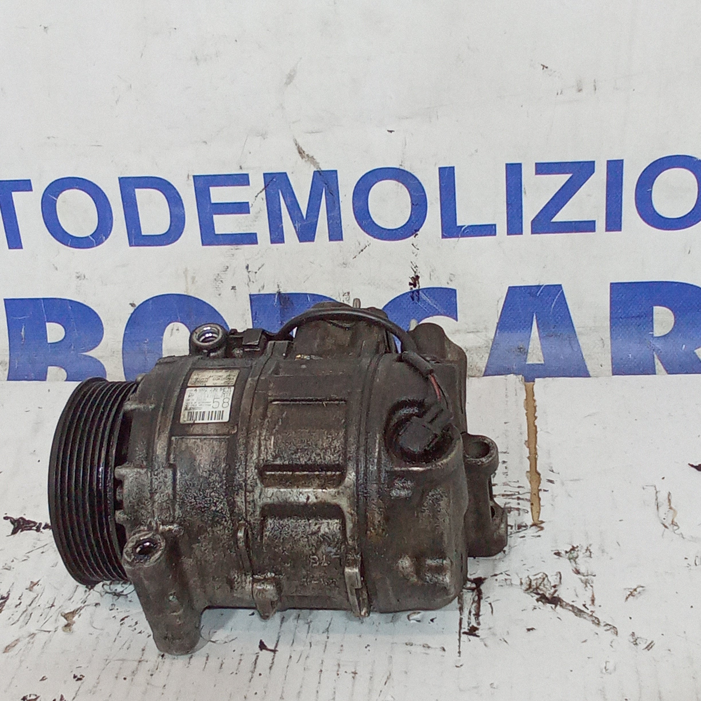 Mercedes R280 3.0CDI air conditioning compressor, year 2008