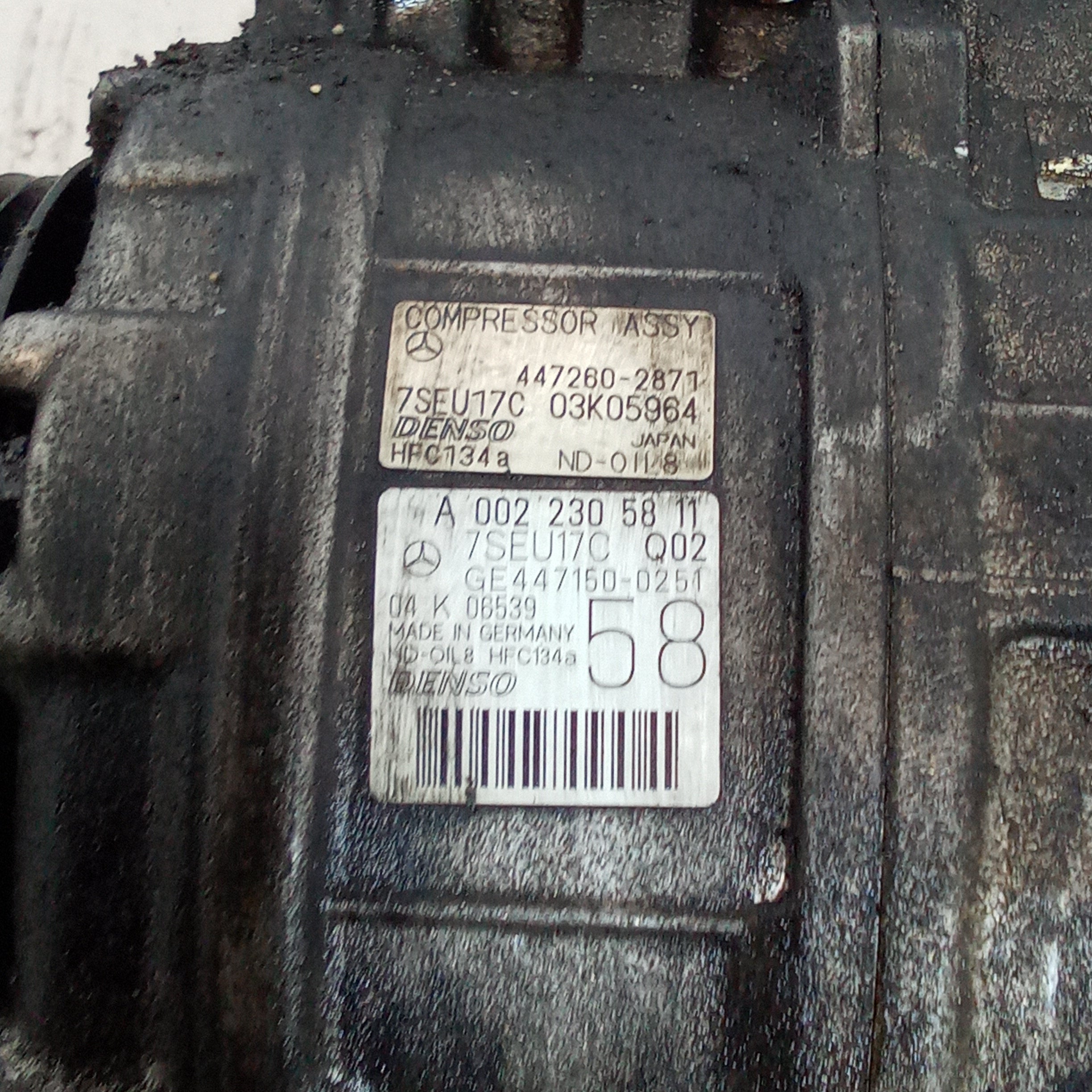 Mercedes R280 3.0CDI air conditioning compressor, year 2008