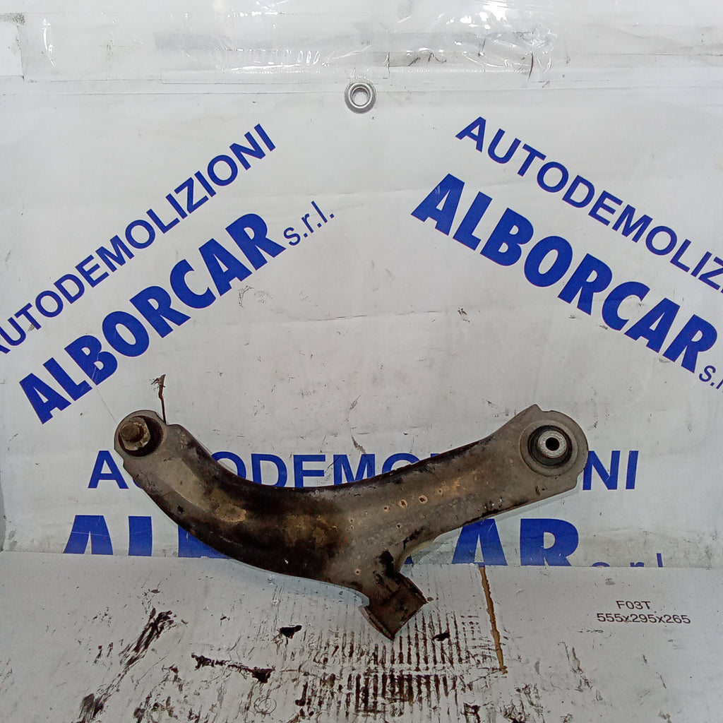 Brazo de suspensión delantero derecho Renault Clio 1.5dCi año 2006
