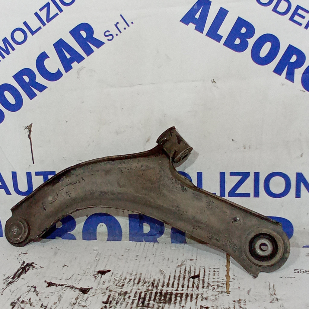 Brazo de suspensión delantero derecho Renault Clio 1.5dCi año 2006