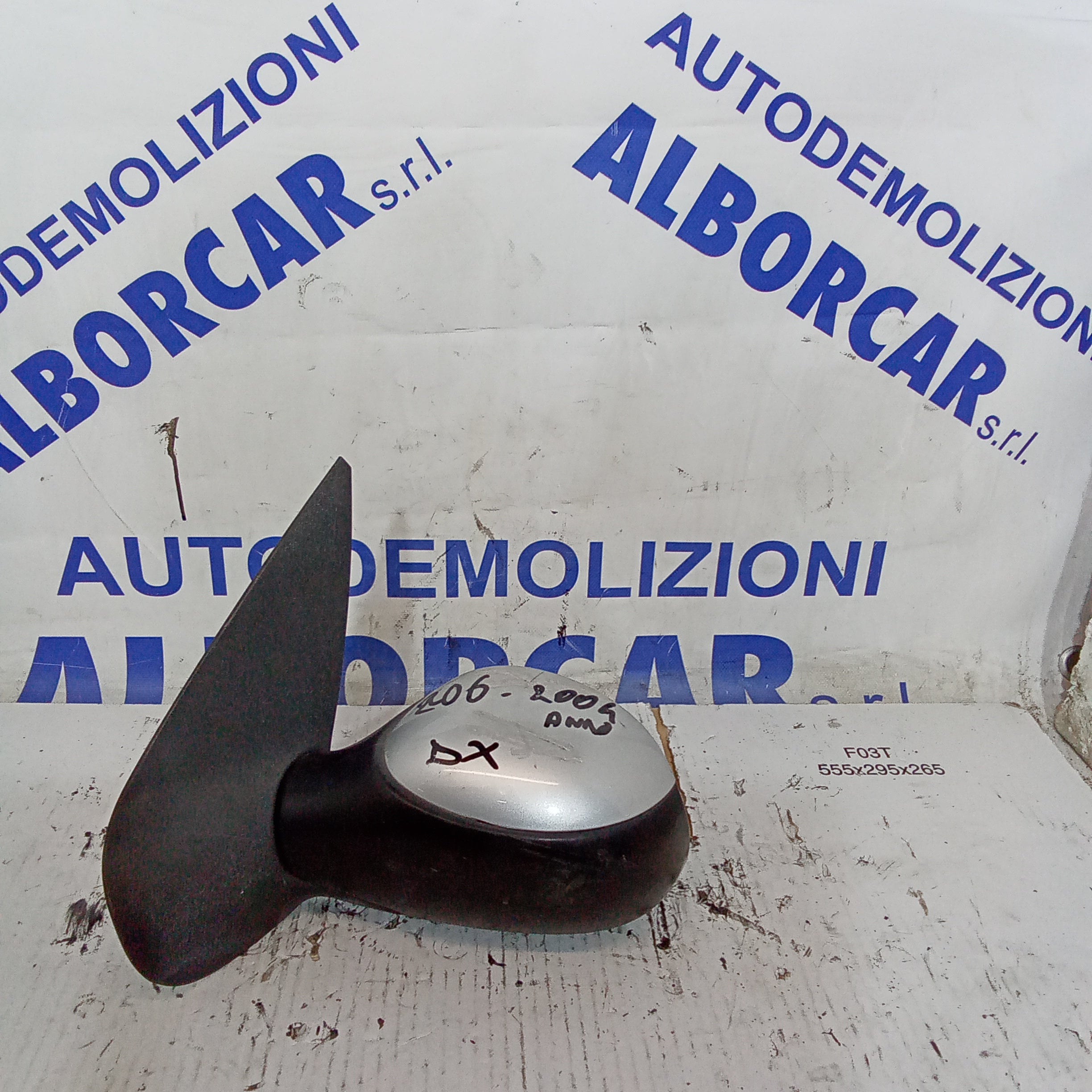 Envío de carcasa de retrovisor derecho Peugeot 206 año 2004