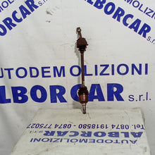 Carica l&#39;immagine nel visualizzatore di Gallery, Semiasse anteriore sinistro mitsubishi colt 1.3 benzina anno 2000
