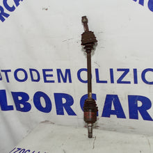 Carica l&#39;immagine nel visualizzatore di Gallery, Semiasse anteriore sinistro mitsubishi colt 1.3 benzina anno 2000
