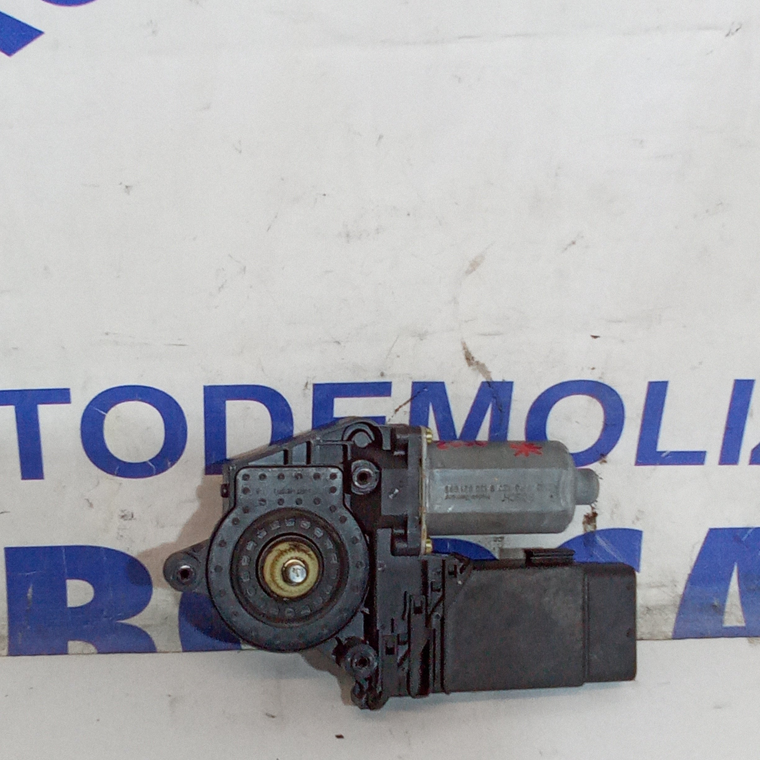 Motorino alzavetro anteriore sinistro volkswagen passat berlina anno 2000