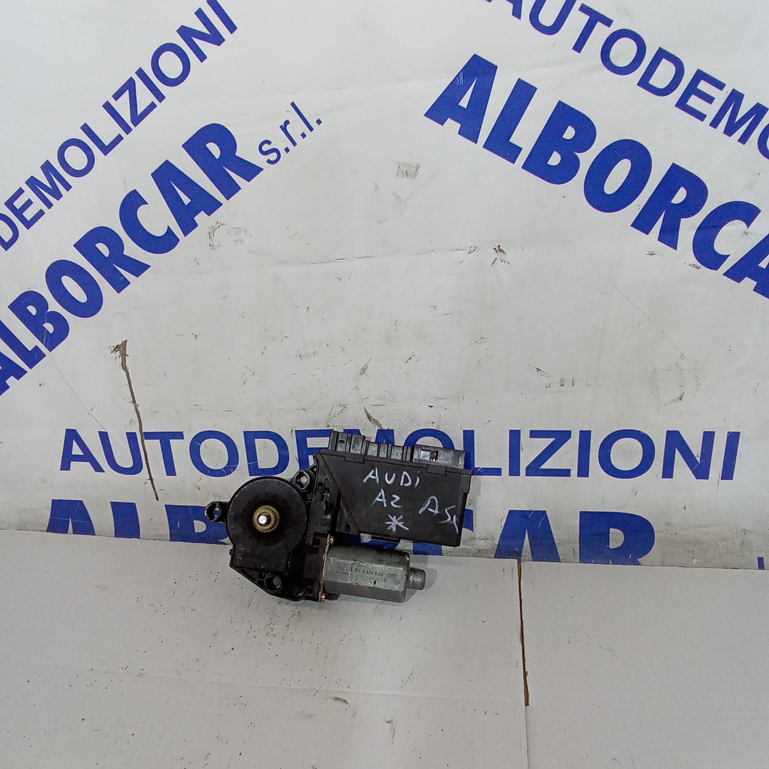Motor de elevalunas delantero izquierdo Audi A2 año 2004