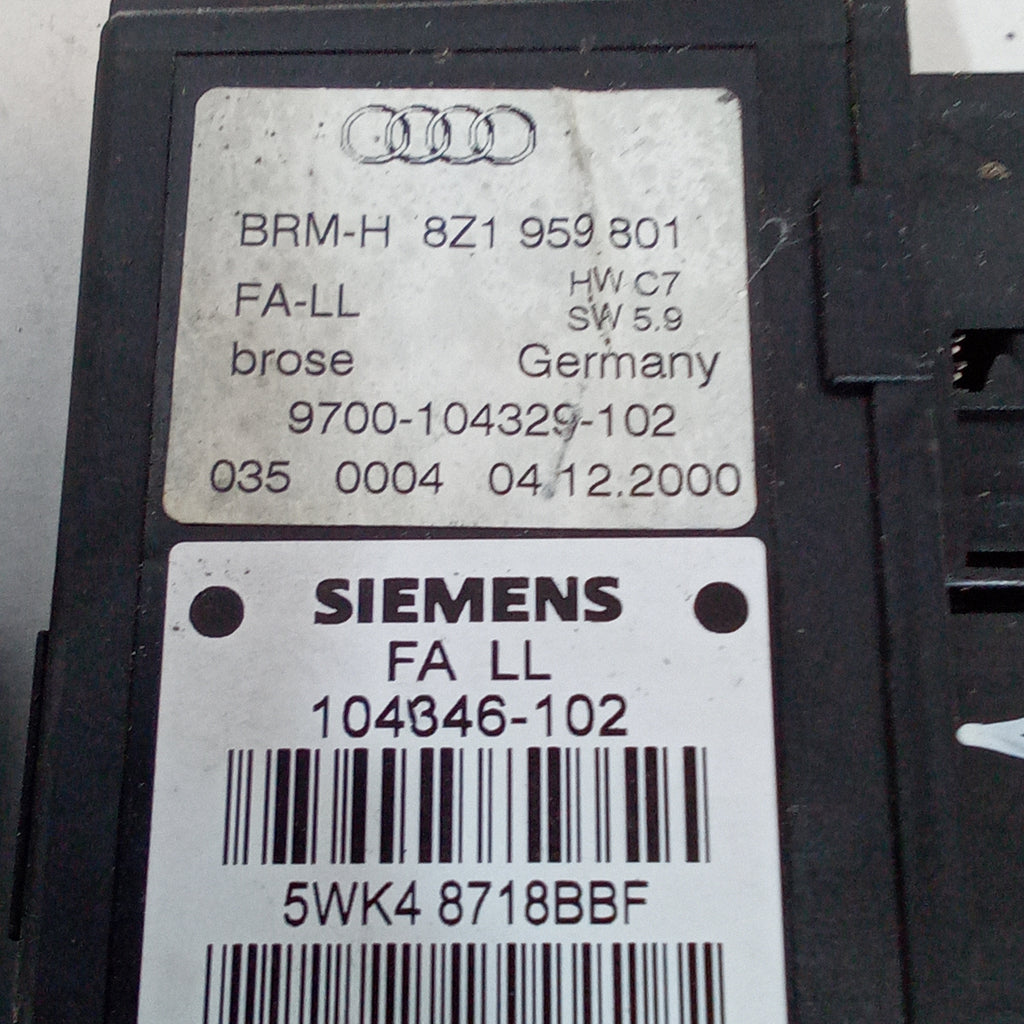 Motor de elevalunas delantero izquierdo Audi A2 año 2004