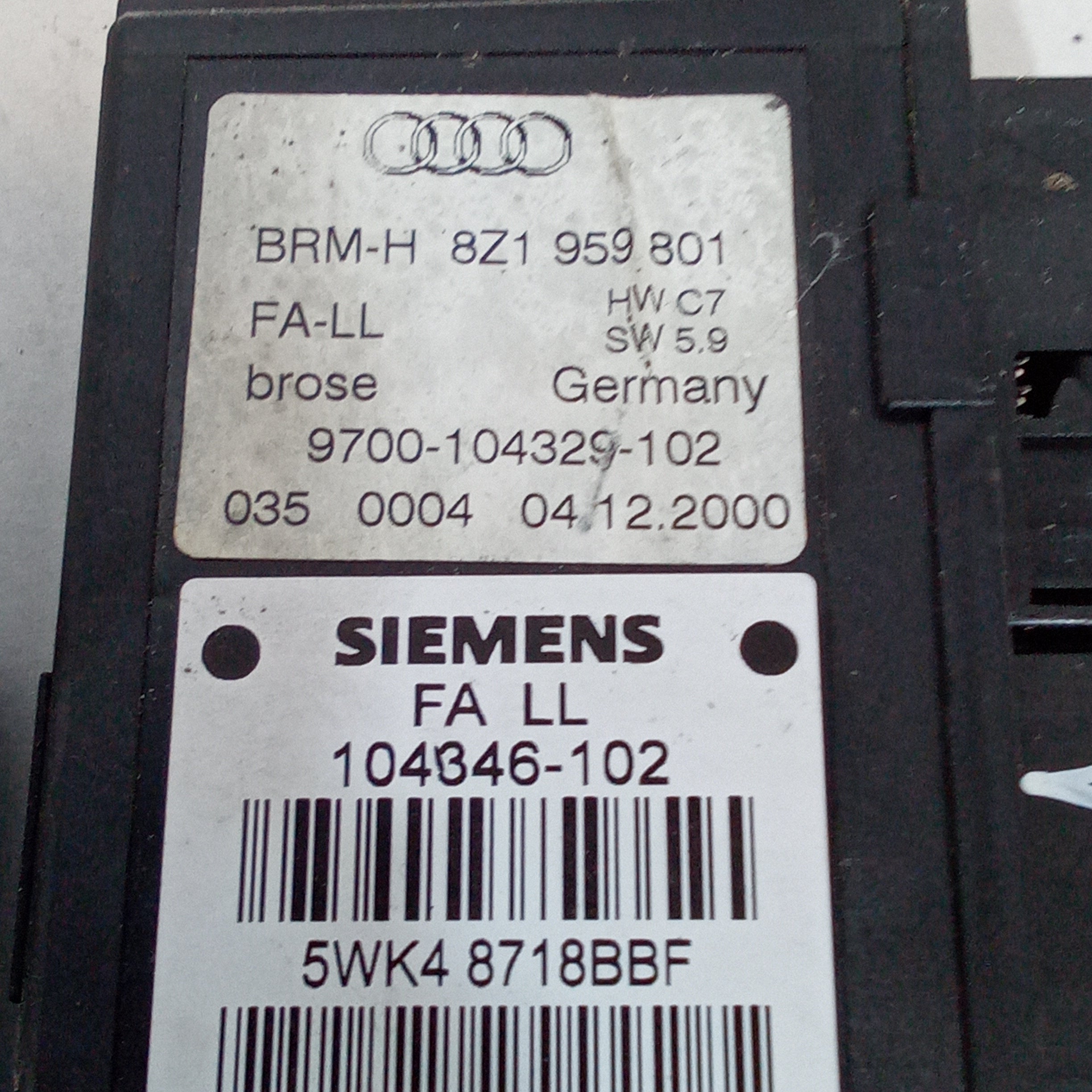 Motor de elevalunas delantero izquierdo Audi A2 año 2004