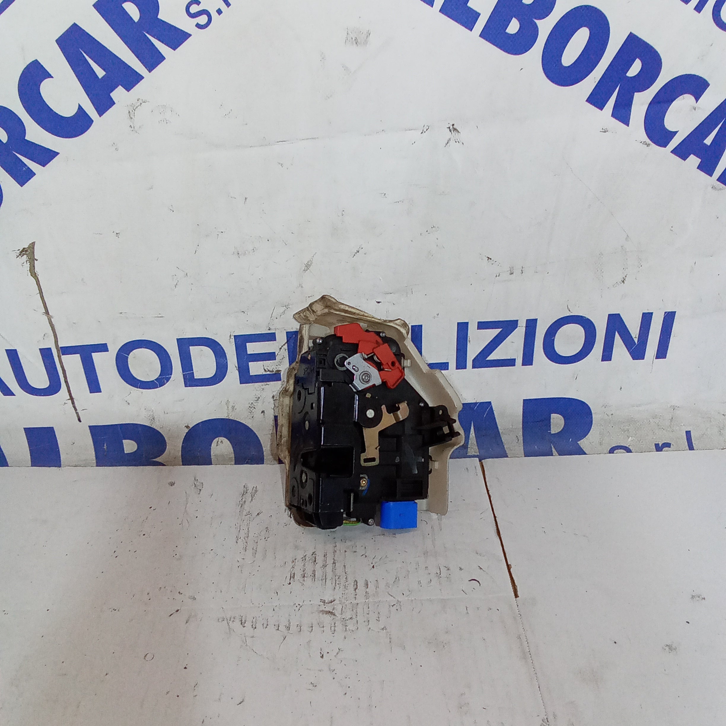 Cerradura delantera derecha Volkswagen Golf 5 año 2007