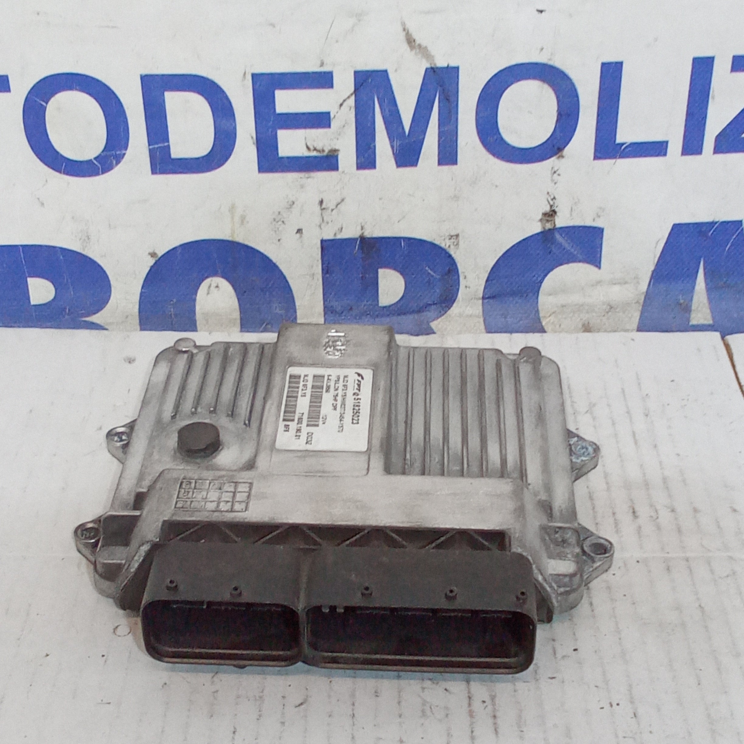 unidad de control del motor Lancia Y 1.3 JTD 75cv año 2003/2011 cod.51825023
