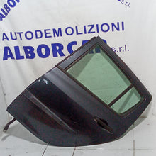 Carica l&#39;immagine nel visualizzatore di Gallery, Sportello posteriore sinistro renault clio 1.5 dci anno 2005
