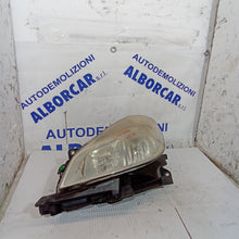 Carica l&#39;immagine nel visualizzatore di Gallery, Fanale faro anteriore sinistro renault clio anno 2005
