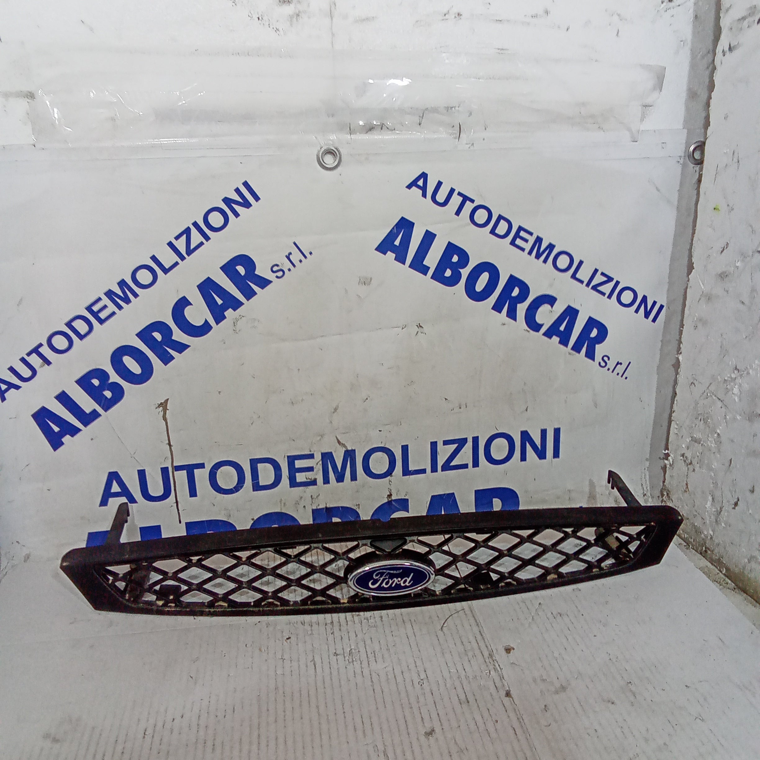 Ford Focus grille year 2001