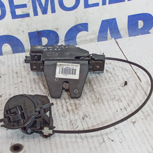 Carica l&#39;immagine nel visualizzatore di Gallery, Serratura cofano posteriore bmw serie 1/120d anno 2010
