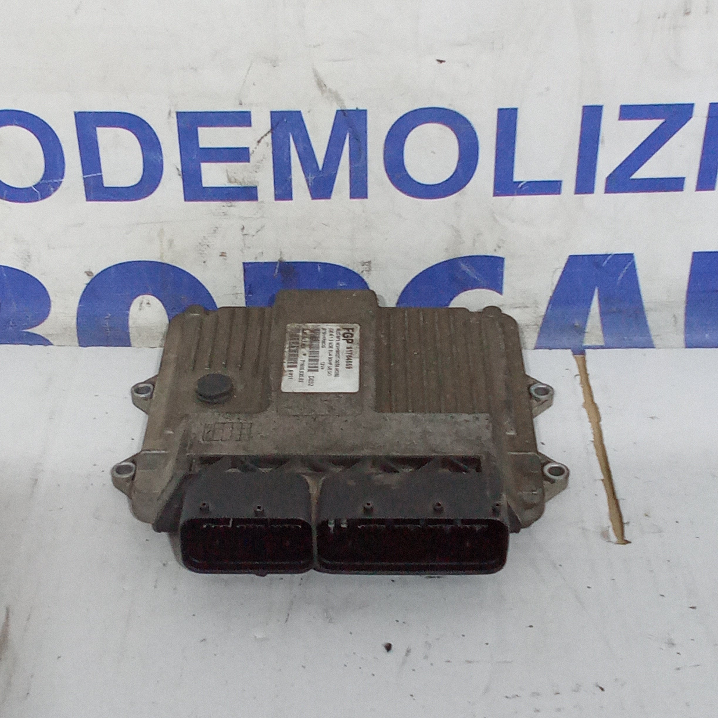 unidad de control del motor lancia y 1.2 gasolina año 2006 cód.51784559