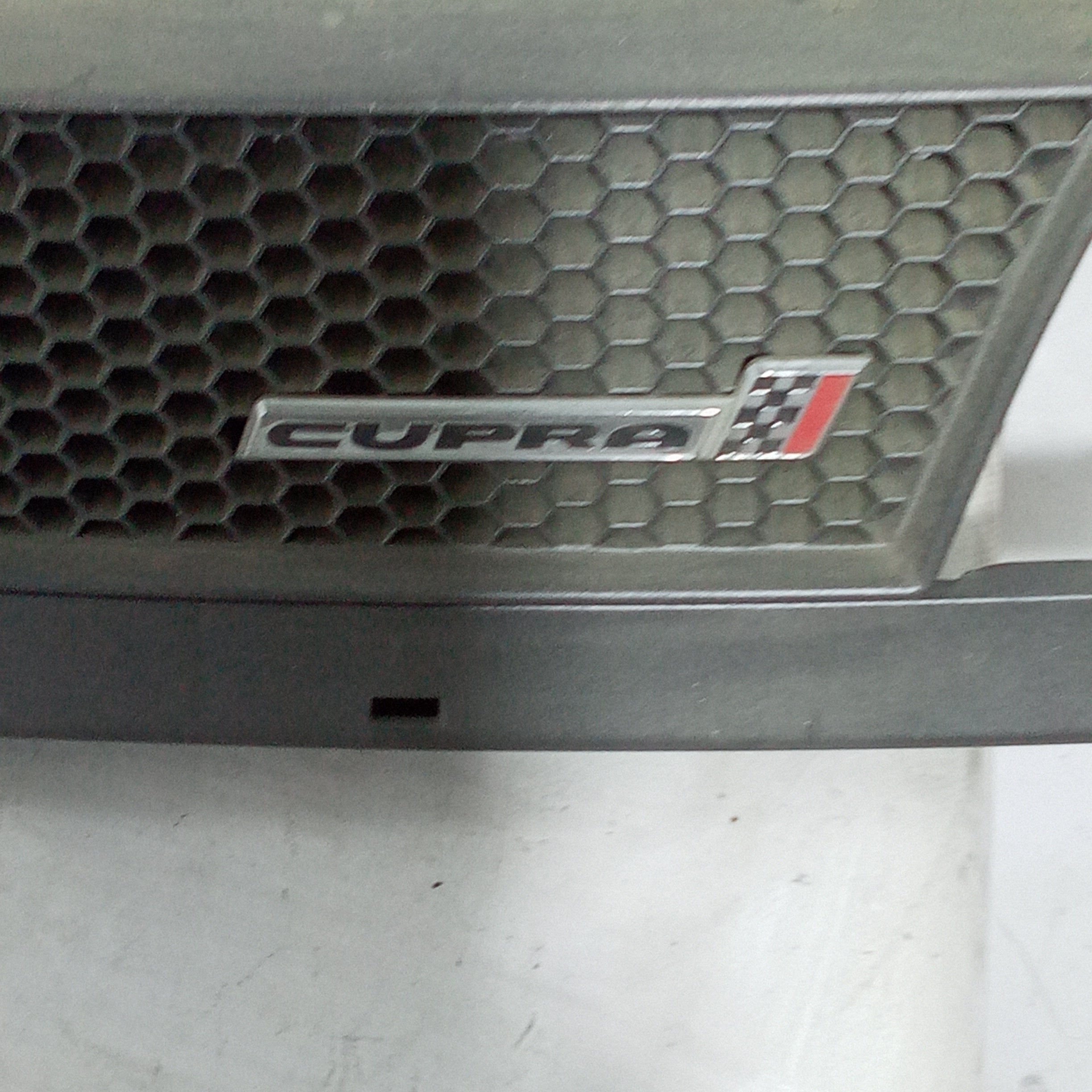Rejilla delantera Seat Ibiza 6K Cupra año 1996
