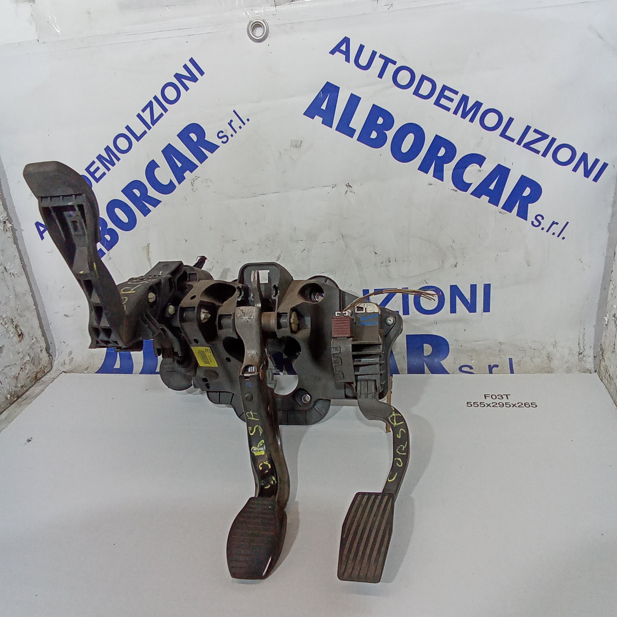 pedalera completa Opel Corsa 1.3 gasolina año 2012 cód. 55703354