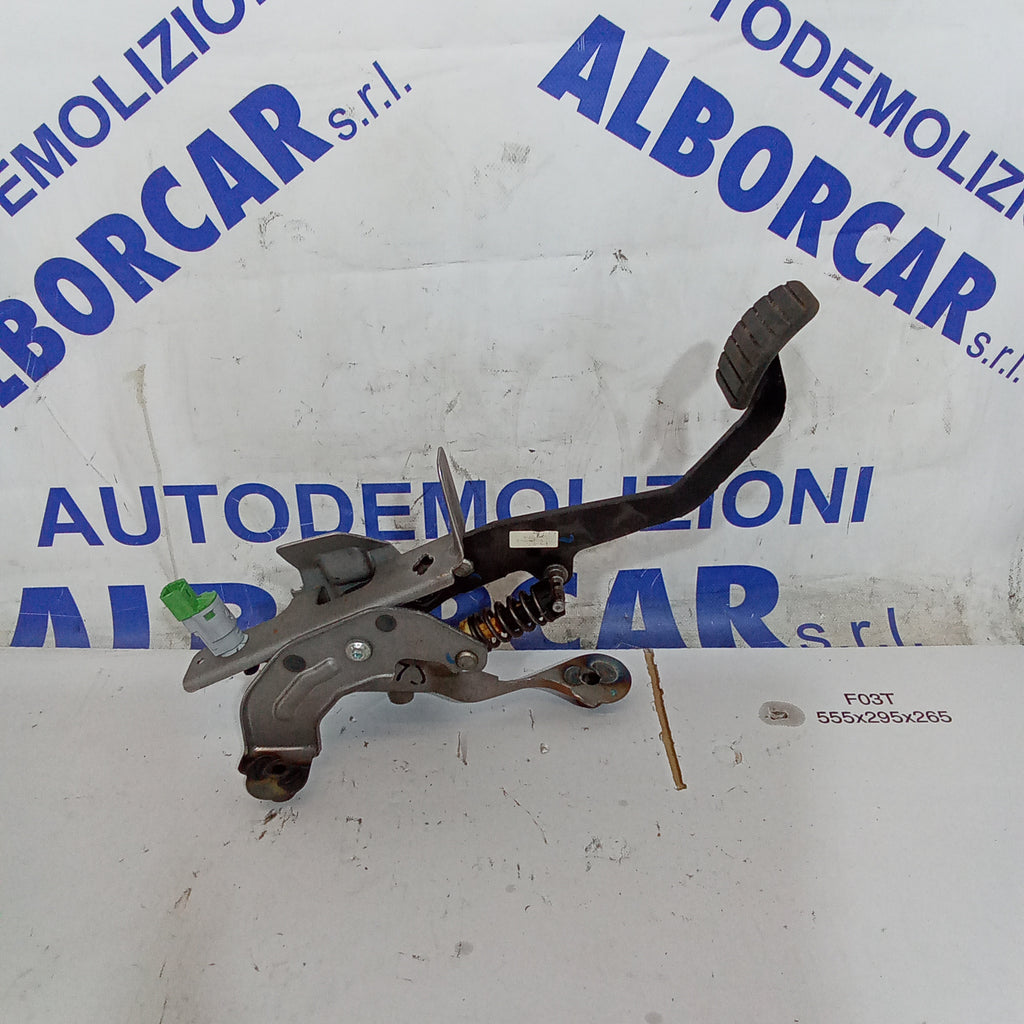 Pedale frizione renault clio 1.5dci anno 2012/2019 codice 01121630
