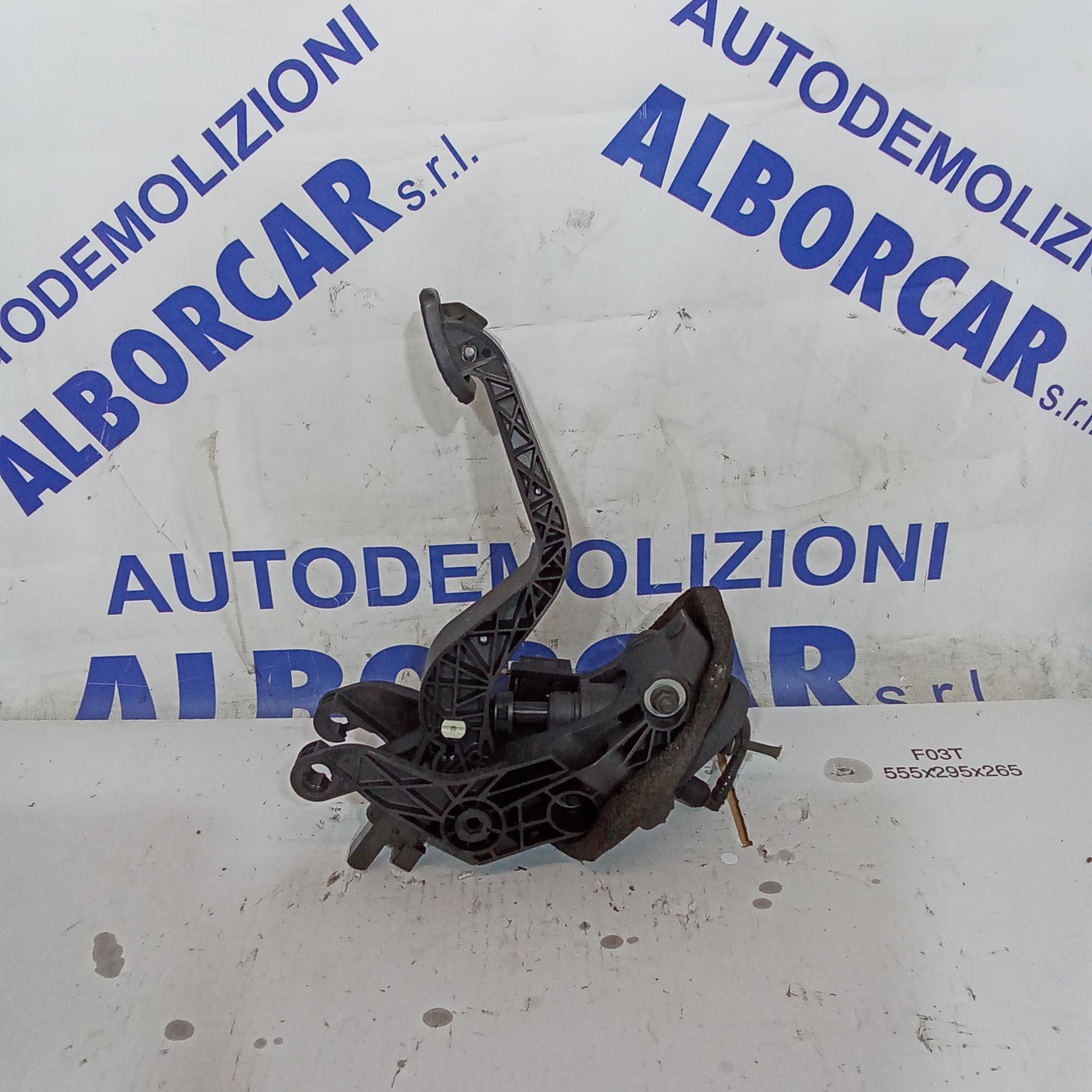 Pedale frizione ford fiesta 6 serie 1.4 benzina anno 2008/2017 codice AY117B633