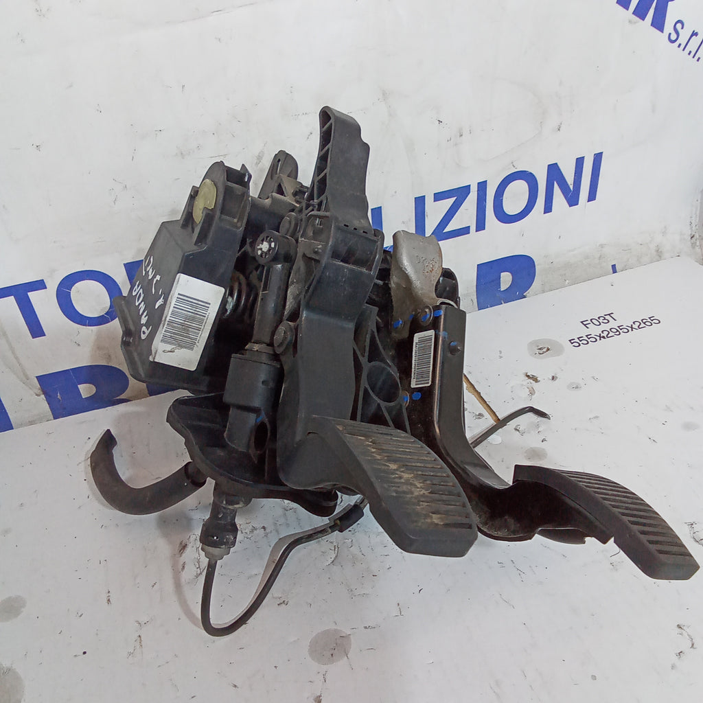 Pedaliera fiat panda (369) 1.3 mjt anno 2012 codice 00518396630