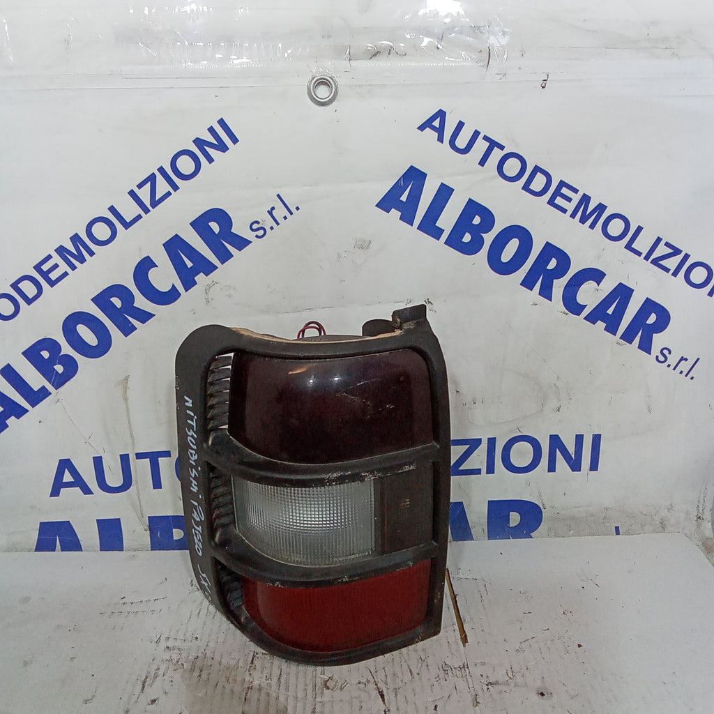 Piloto trasero izquierdo Mitsubishi Pajero año 2003