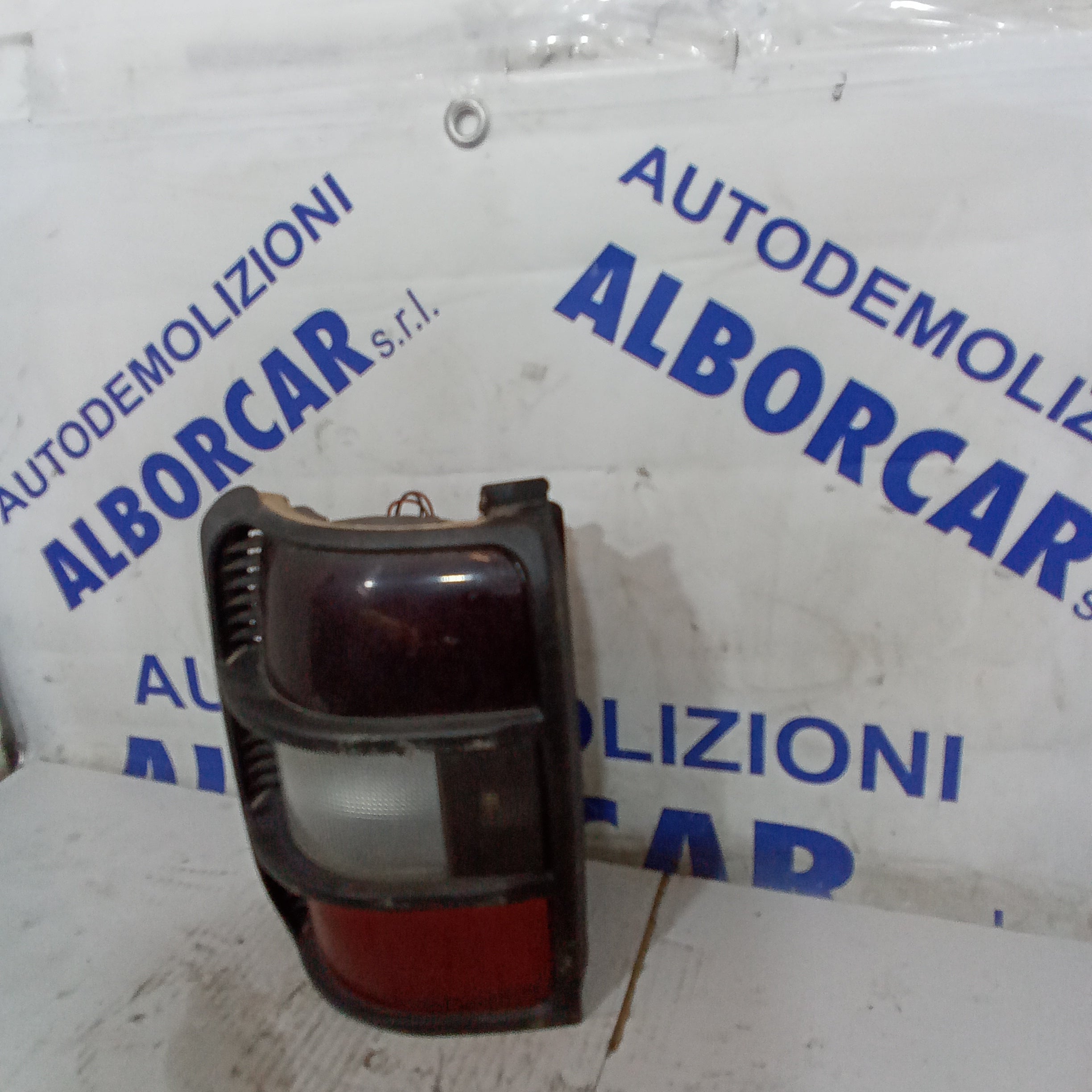 Piloto trasero izquierdo Mitsubishi Pajero año 2003