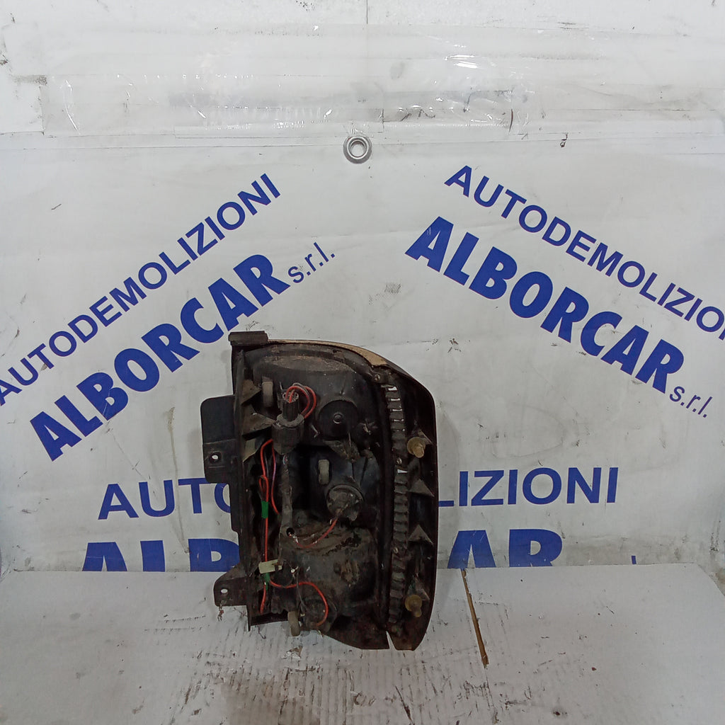 Piloto trasero izquierdo Mitsubishi Pajero año 2003