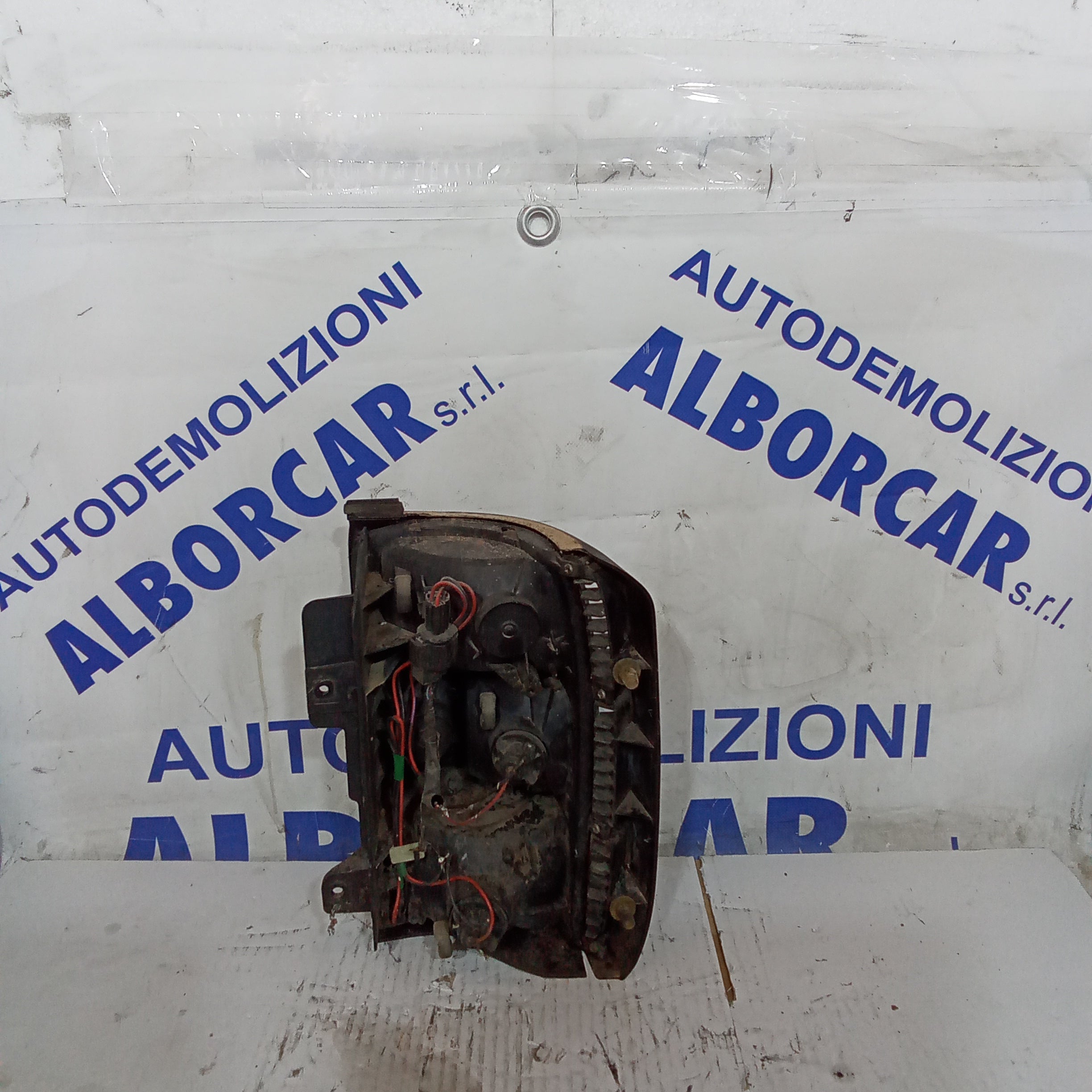 Piloto trasero izquierdo Mitsubishi Pajero año 2003