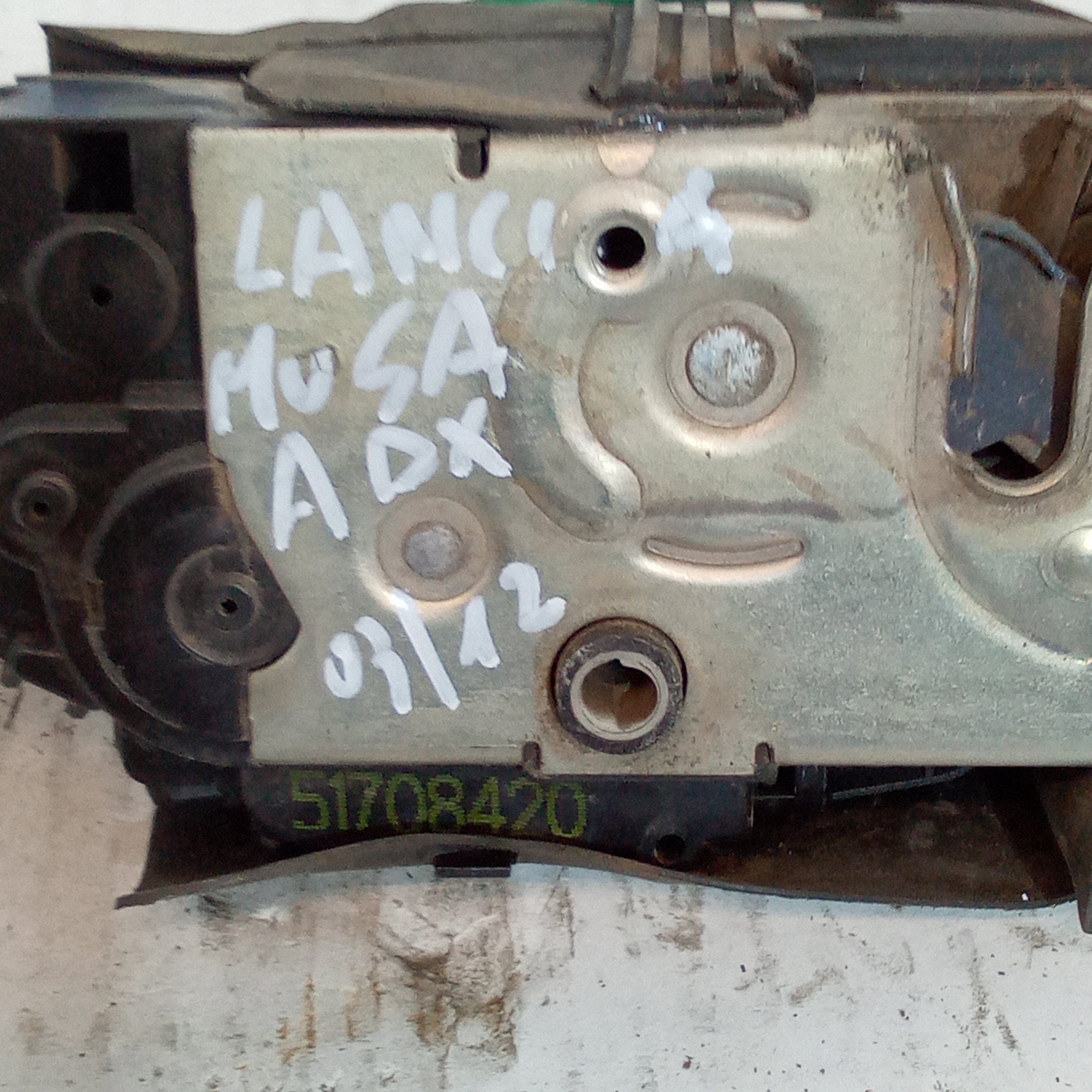 Cerradura delantera derecha Lancia Musa año 2003/2012