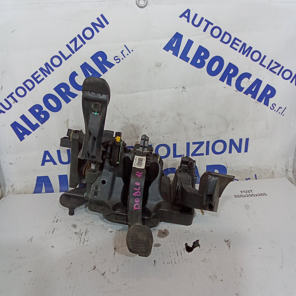 Pedalera completa Fiat Doblò 1.3mjt año 2012