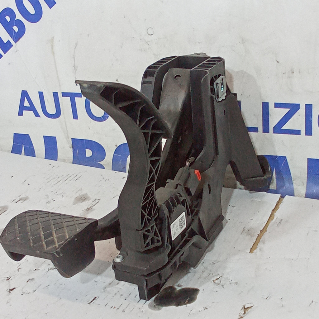 Pedaliera completa automatica volkswagen golf 7 1.6tdi anno 2016 codice 5Q1723503H