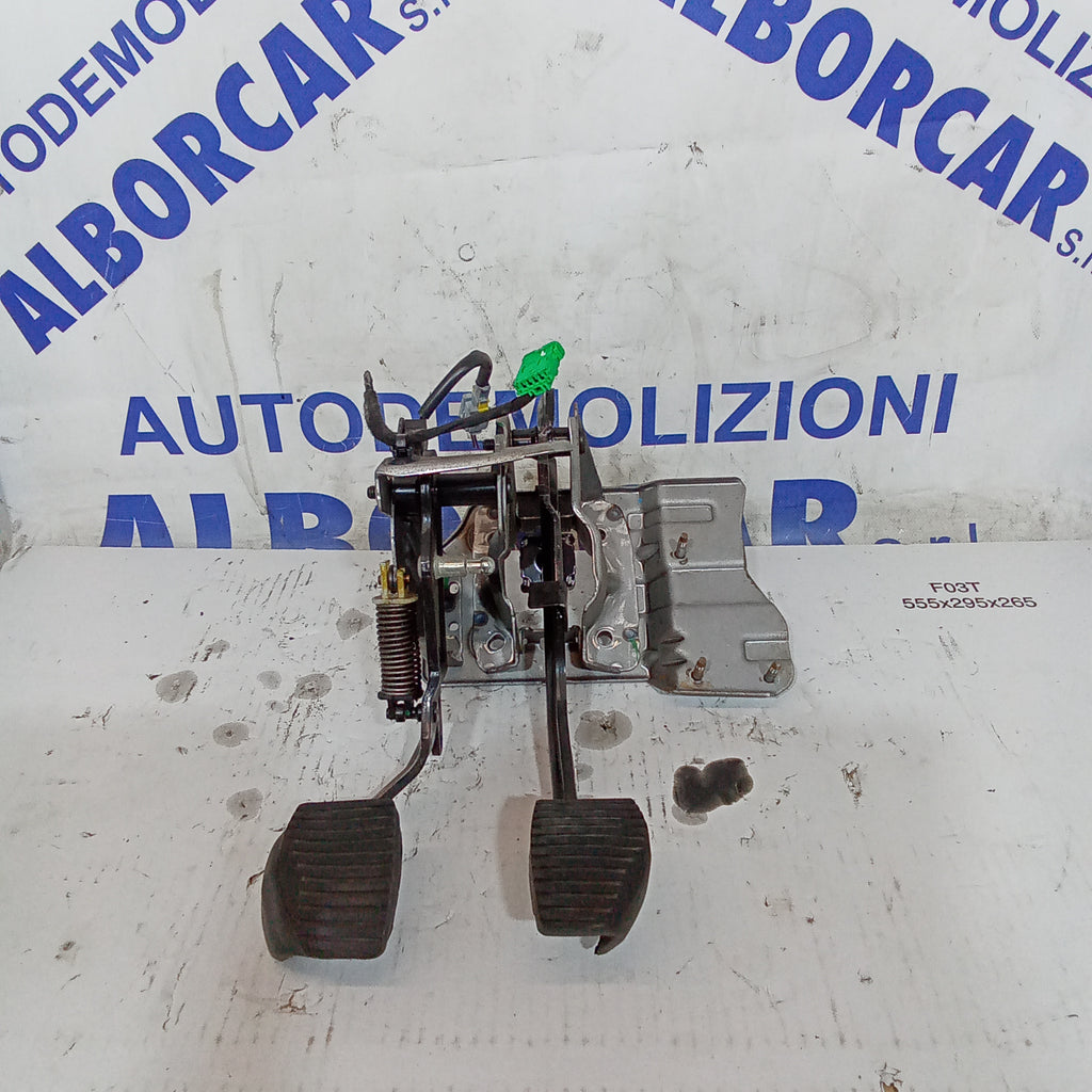 Pedaliera peugeot 207 1.4 benzina anno 2006/2015 codice GH11166BS150076C