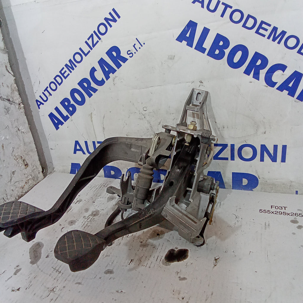 Pedaliera volkswagen passat 1.9tdi anno 1996/1999 codice 8D1721140