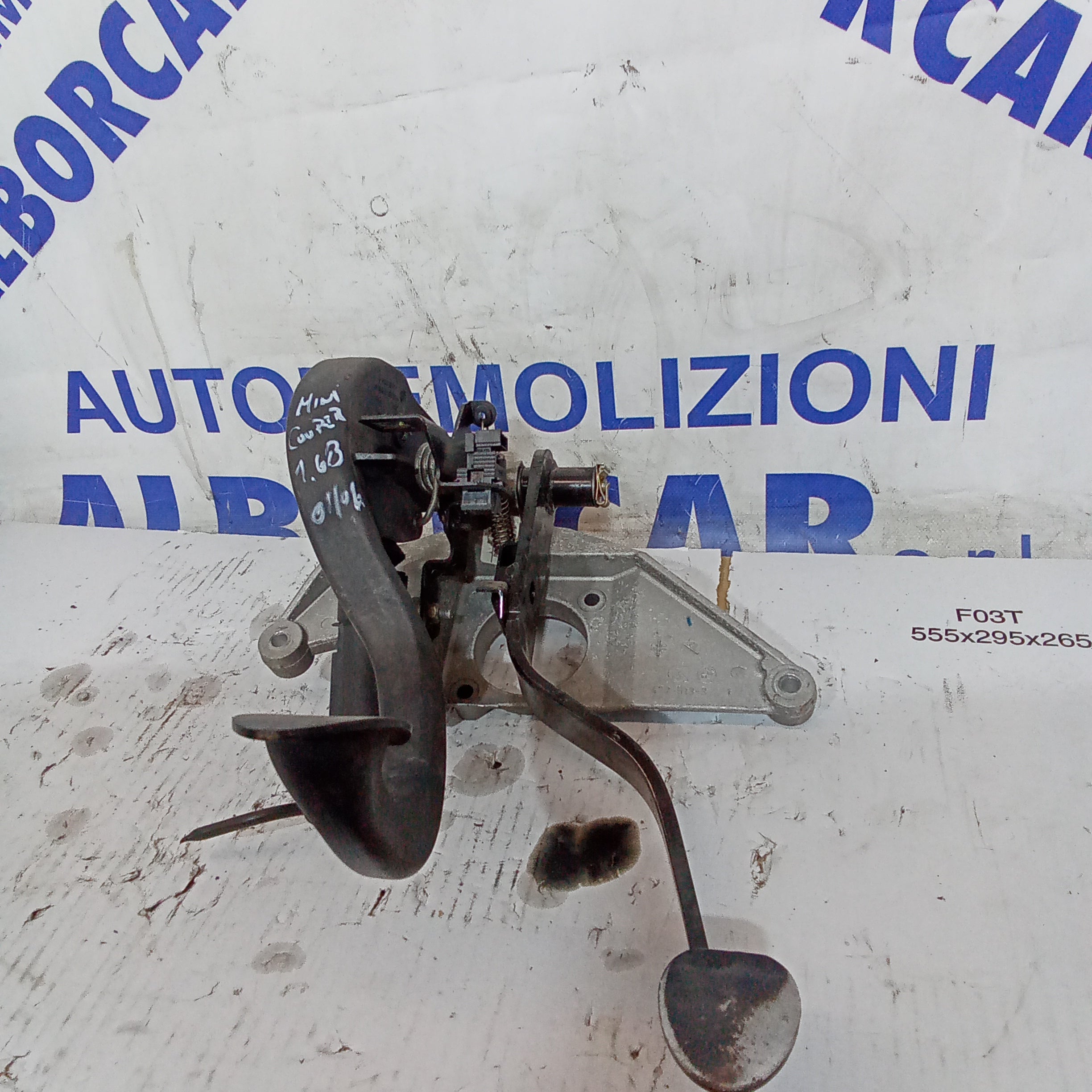 Pedaliera mini cooper 1.6benzina anno 2001/2006 codice 1511659