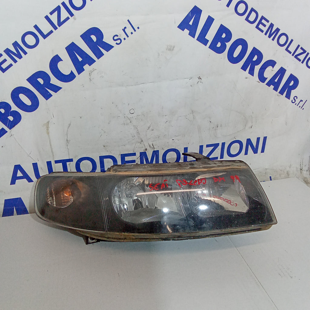 fanale faro anteriore destro  seat toledo anno 1999 (gancio posteriore rotto)