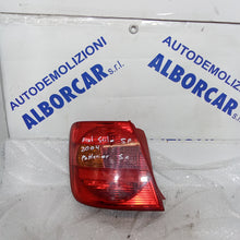 Carica l'immagine nel visualizzatore di Gallery, Fanale stop posteriore sinistro fiat stilo 5 porte anno 2004
