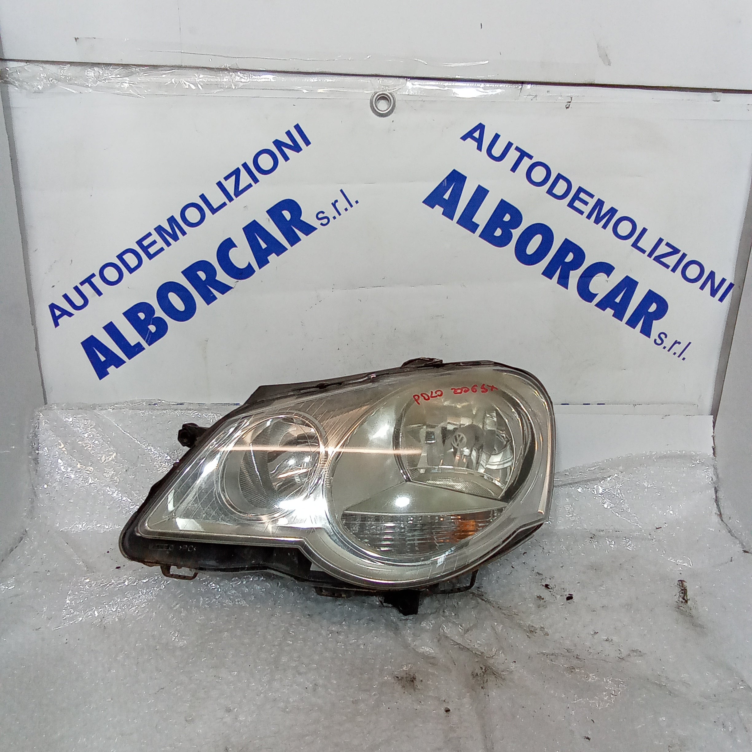 Left front headlight Volkswagen Polo year 2006