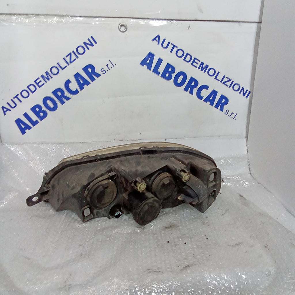 Faro delantero derecho Fiat Punto 3 serie año 2004