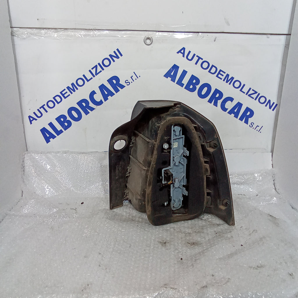 Piloto trasero izquierdo Opel Zafira 7 plazas año 2006