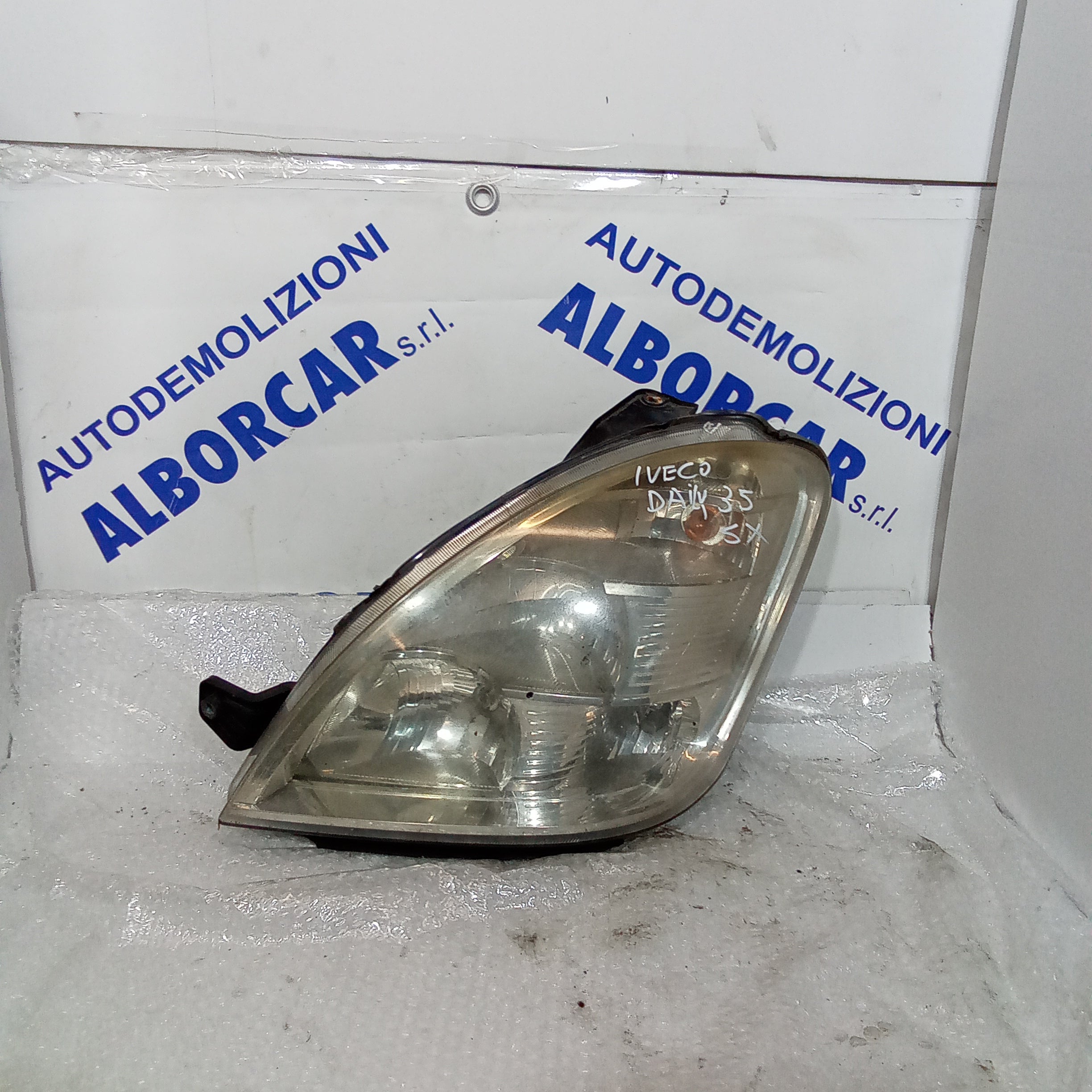 Left front headlight Iveco Daily 35 year 2005