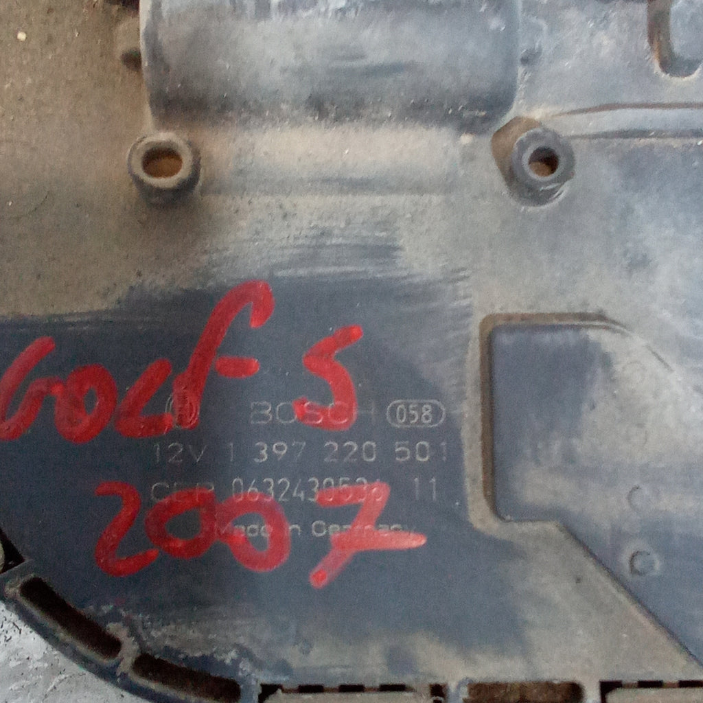 Motor de limpiaparabrisas delantero Volkswagen Golf 5 año 2007