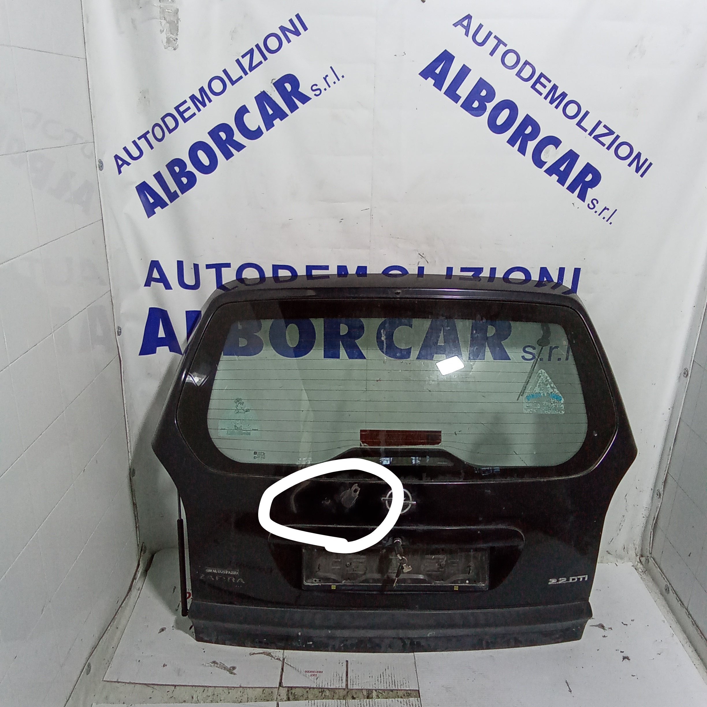 Portón trasero Opel Zafira año 2002
