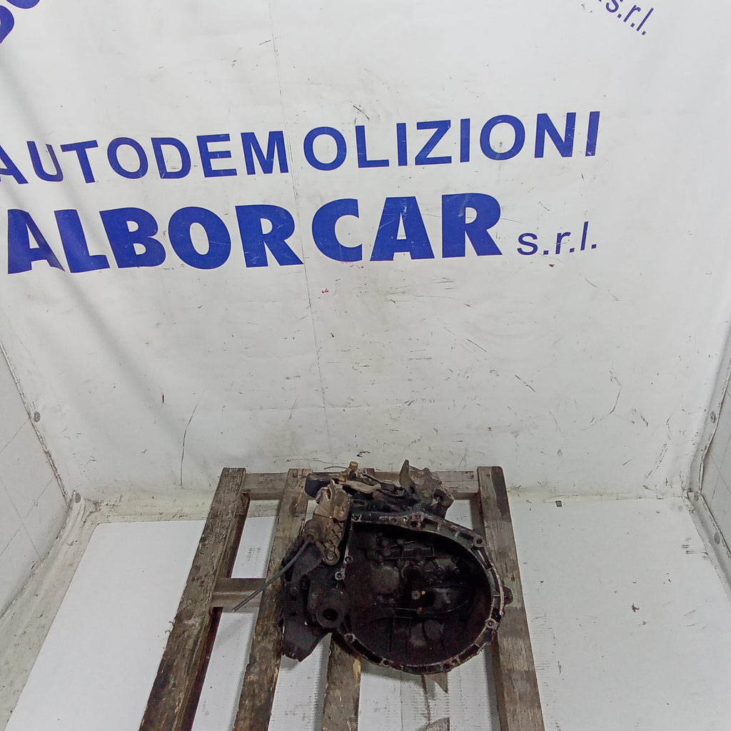 Permuto Peugeot 207 1.4hdi año 2007, 200.000 kilómetros.