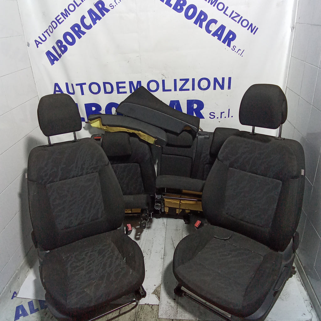 Tapicería completa Peugeot 3008 año 2009