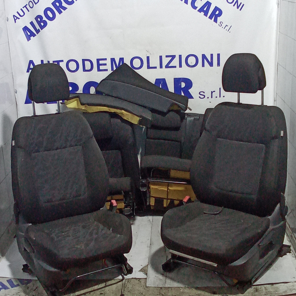 Tapicería completa Peugeot 3008 año 2009
