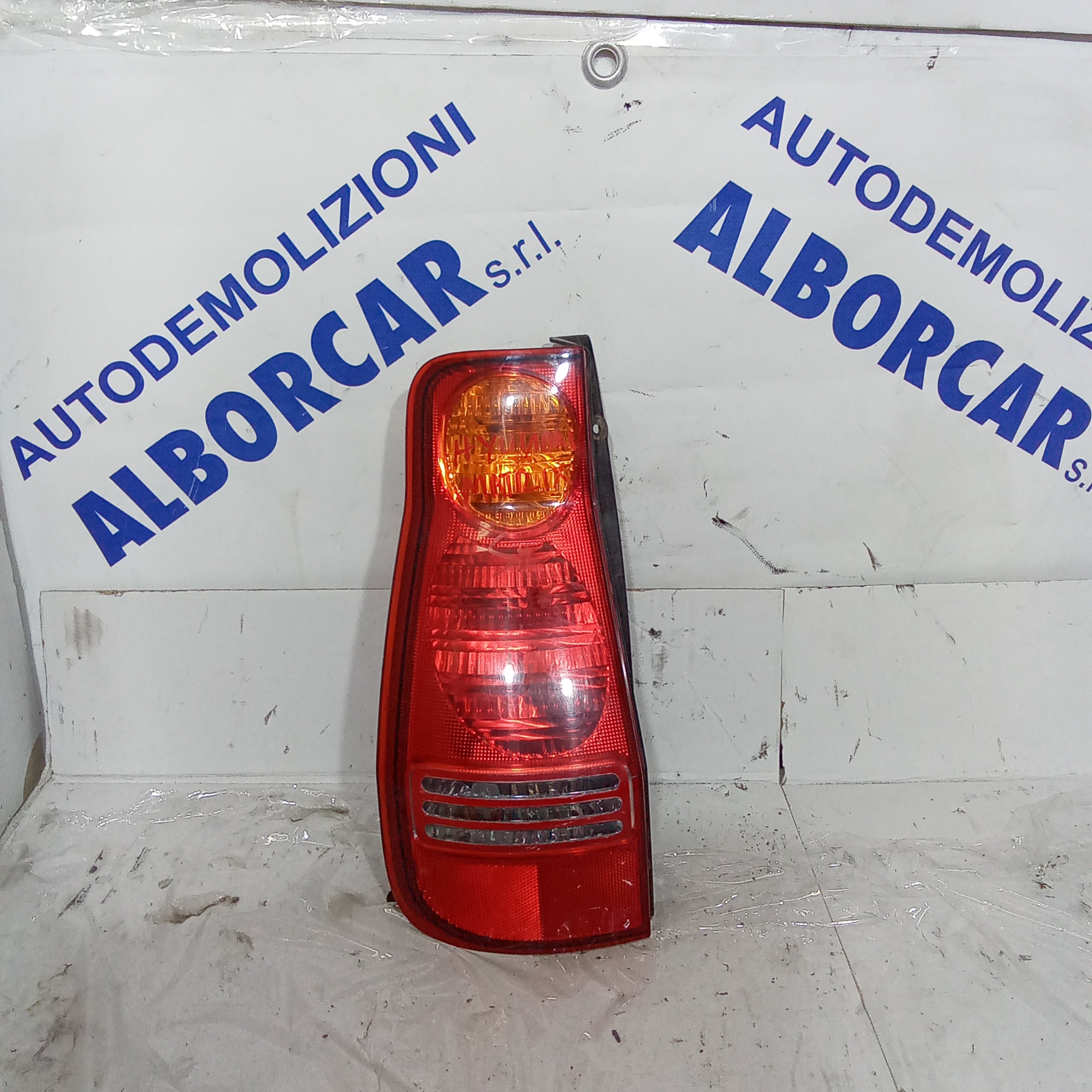 Piloto trasero izquierdo Hyundai Matrix año 2001/2009