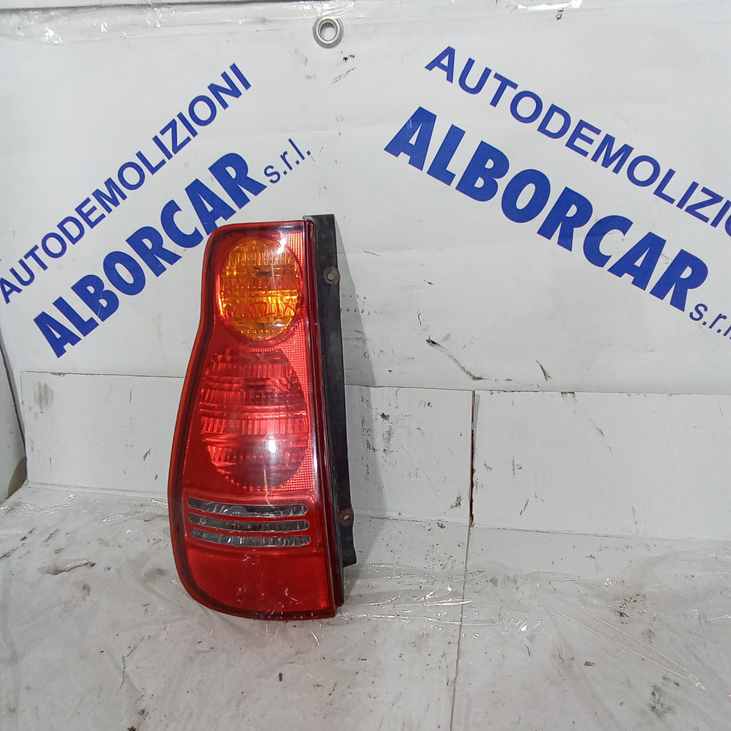 Piloto trasero izquierdo Hyundai Matrix año 2001/2009