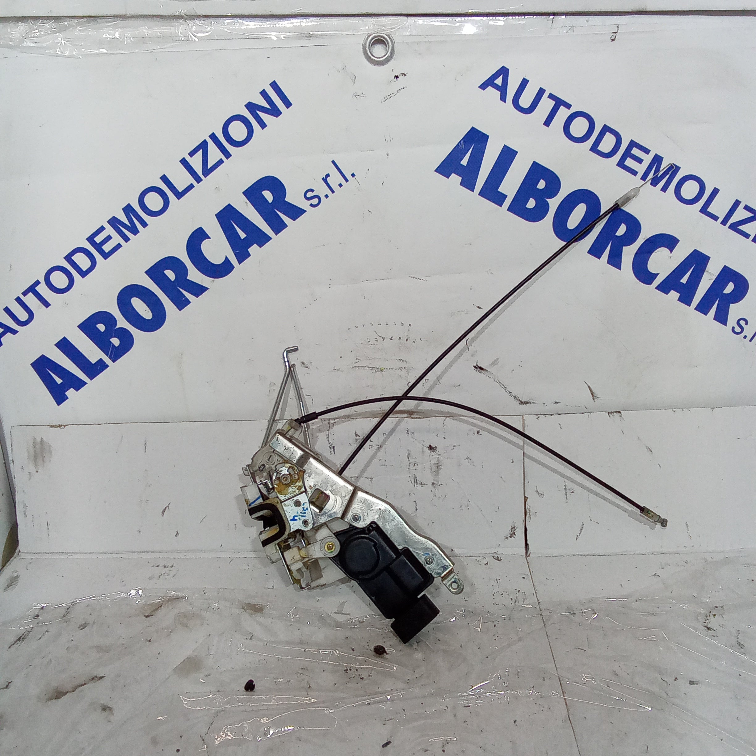 Cerradura delantera izquierda Suzuki Alto 1.0 gasolina año 2009
