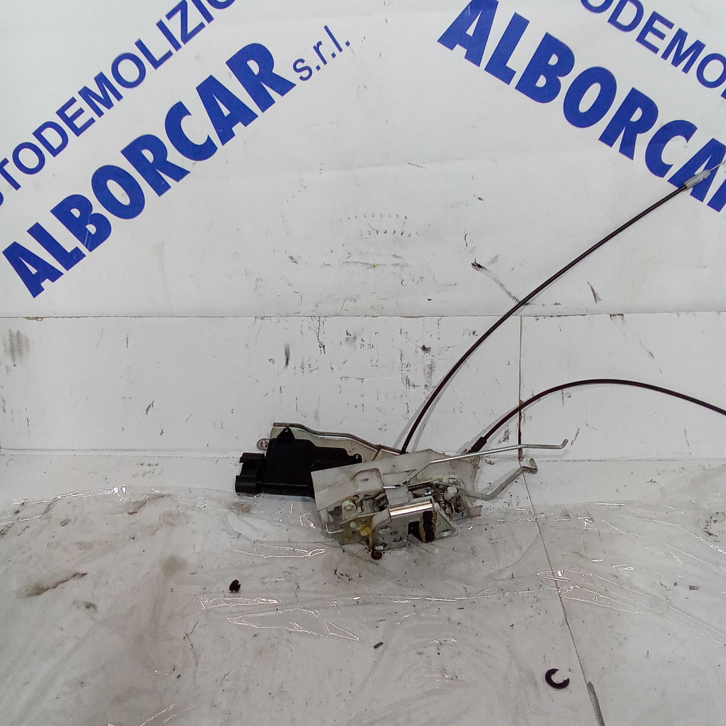 Cerradura delantera izquierda Suzuki Alto 1.0 gasolina año 2009