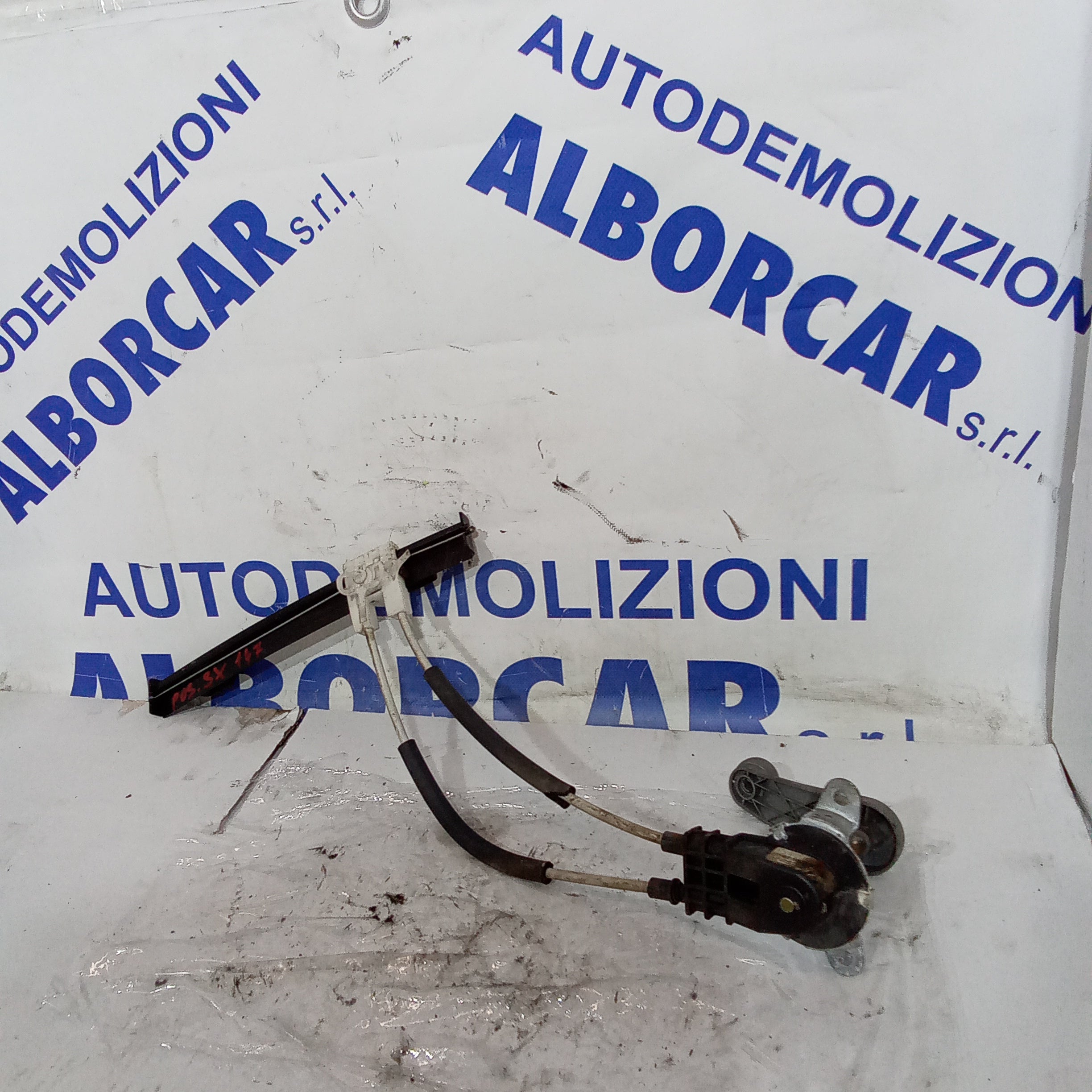 Alzavetro posteriore sinistro alfa 147 anno 2004