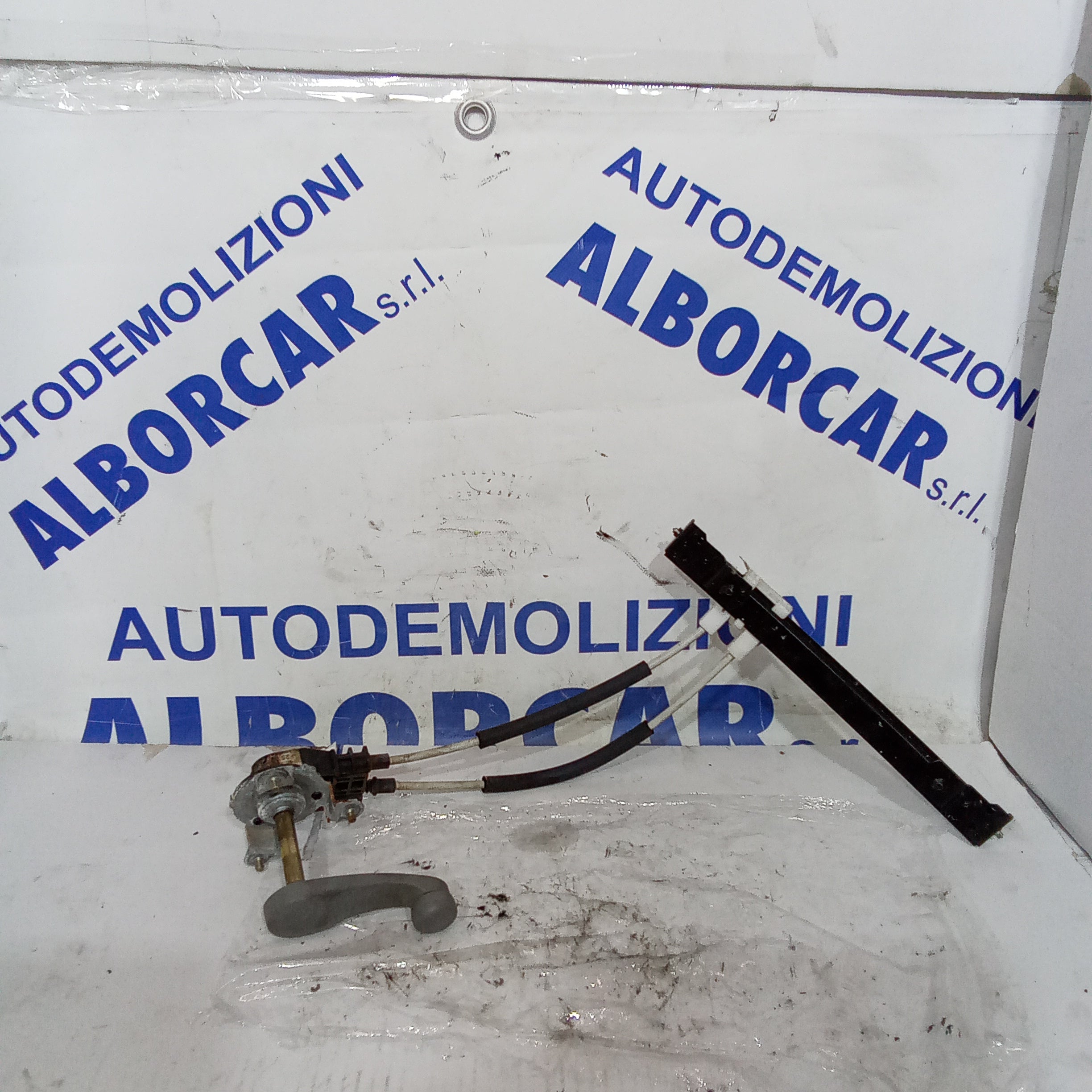 Alzavetro posteriore sinistro alfa 147 anno 2004